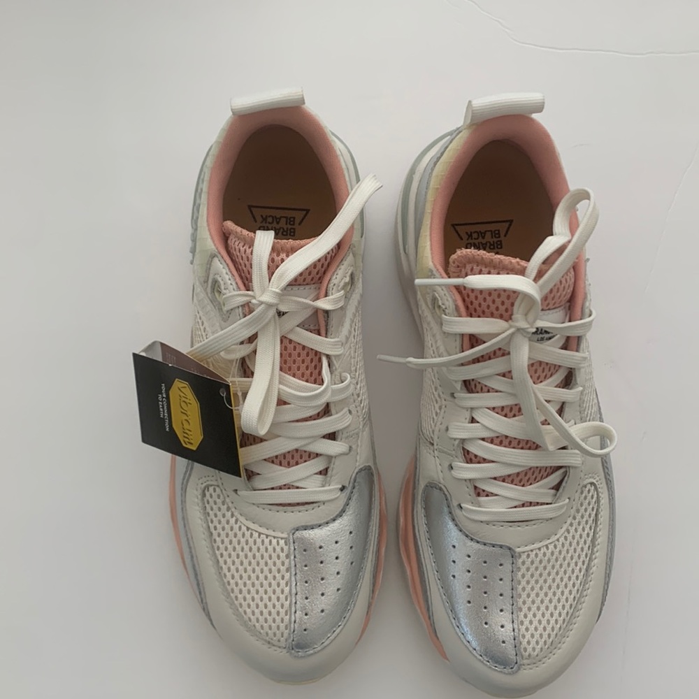 Vibram sneakers size 8.5